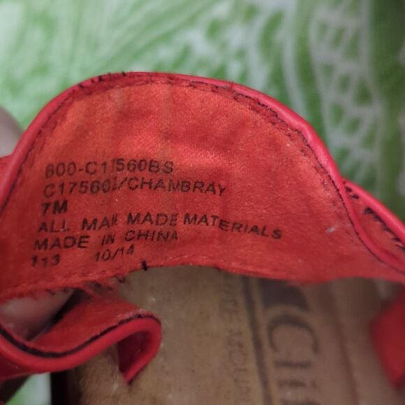 Cliffs by white mountain red sandals - Picture 2 of 10